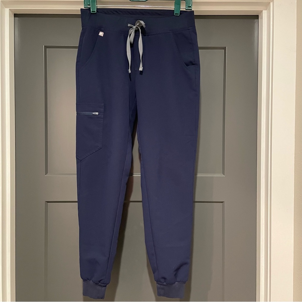 Figs womens Zamora jogger scrub pants- navy